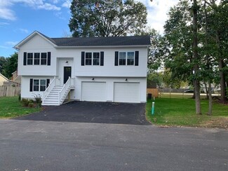 40 Oakhurst Ave, Warwick, RI 02889