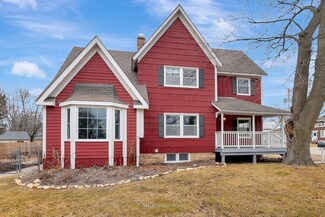 545 Hinman St, Aurora, IL 60505