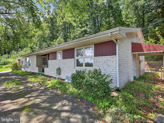 2135 Old Lancaster Pike, Reinholds, PA 17569