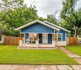 229 W Willingham St, Cleburne, TX 76033