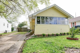 916 W Park Blvd, Taylorville, IL 62568