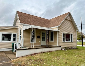 402 S Clay St, Macomb, IL 61455