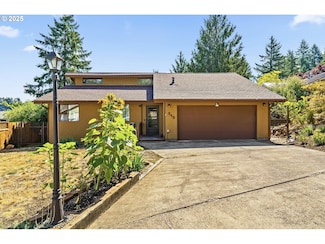 940 S T Ct, Cottage Grove, OR 97424