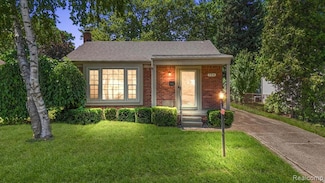 754 S Webik Ave, Clawson, MI 48017