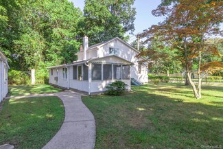 261 Elm Rd W, Mastic Beach, NY 11951