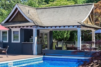 72 River Rd, Marstons Mills, MA 02648