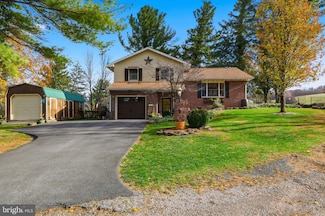 1934 Forge Heights Ln, Spring Grove, PA 17362