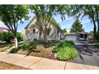 305 1st St SE, New Prague, MN 56071