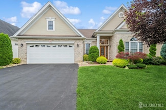 4 Long Cove Dr, Monroe Township, NJ 08831