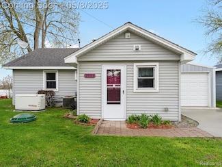 2094 Kingston St, White Lake, MI 48386