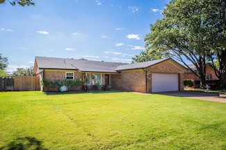 3605 Red Oak Ln, Plainview, TX 79072