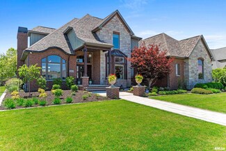 3210 W St Charles Place, Peoria, IL 61615