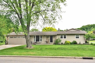 985 Fairway Cir, Plain, WI 53577