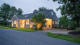 334 Lake Dr, Rhinebeck, NY 12572