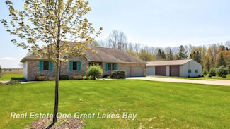 3562 N Gleaner Rd, Freeland, MI 48623