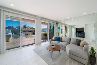 3310 Tempe Dr, Huntington Beach, CA 92649