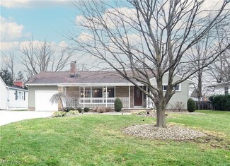 214 Mackinaw Ave, Fairlawn, OH 44333
