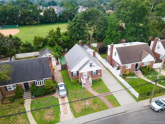 588 Newton Ave, Uniondale, NY 11553