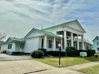 33 E College St, Fredericktown, OH 43019