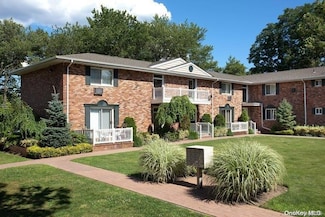2 Baker St Unit 2A, West Babylon, NY 11704