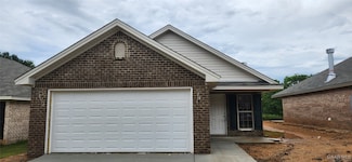 136 Colonial Plaza St, Millbrook, AL 36054