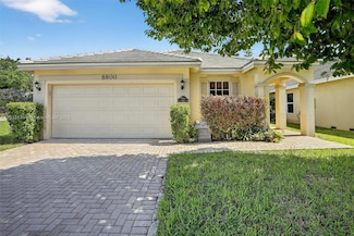 8800 Lake Park Cir N, Davie, FL 33328