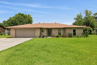 2820 Smith St, Orange, TX 77630