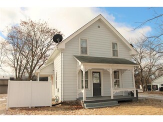 1235 State St, Ely, IA 52227