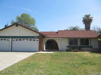 3346 Valencia Hill Dr, Riverside, CA 92507