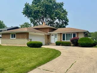 23W374 Woodcrest Ct W, Naperville, IL 60540