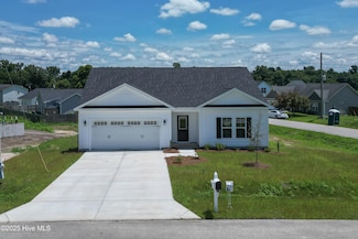 100 Dole Ct, Richlands, NC 28574