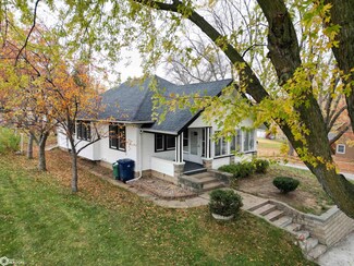 403 4th St, Manning, IA 51455