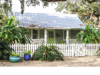 40 7th St, Apalachicola, FL 32320
