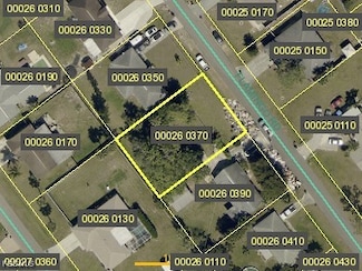 18478 Flamingo Rd, San Carlos Park, FL 33967