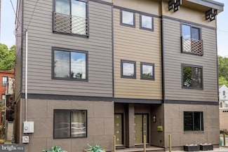 10 McCready's Alley, Lambertville, NJ 08530