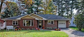 1 Westlyn Ct, Albany, NY 12203