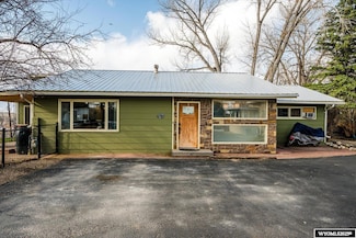 138 1/2 E Bennett St, Buffalo, WY 82834