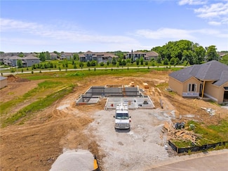 9069 Shady Bend Rd, Lenexa, KS 66227