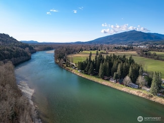 8789 Cedar Ct, Sedro Woolley, WA 98284