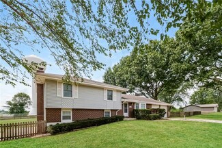 12107 E 211th St, Peculiar, MO 64078
