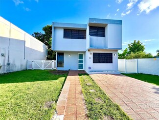 Calle 5 H-1 Chalets El Naranjal, Toa Baja, PR 00949