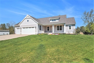 6718 Bauer Rd, Hudsonville, MI 49426