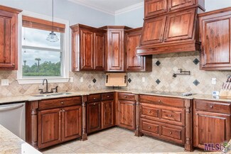 11312 River Highlands Dr, Saint Amant, LA 70774
