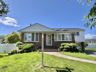 49 Bruce Ln, Westbury, NY 11590