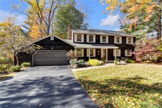 33 Briar Hill Rd, Orchard Park, NY 14127