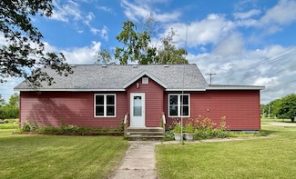 601 1st St S, Karlstad, MN 56732
