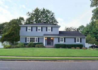 3 Evergreen Ln, Oceanport, NJ 07757