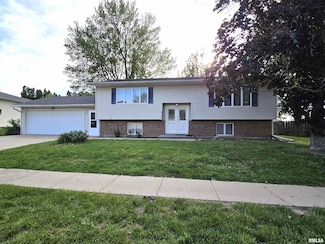 313 13th Ave, de Witt, IA 52742