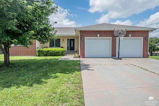 2216 Buckhorn Cir, Junction City, KS 66441