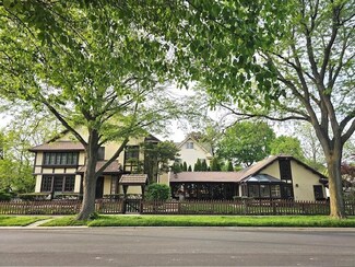800 N Oak Park Ave, Oak Park, IL 60302